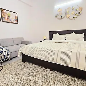 Hotel Lux Studio By Epic, Gurgaon